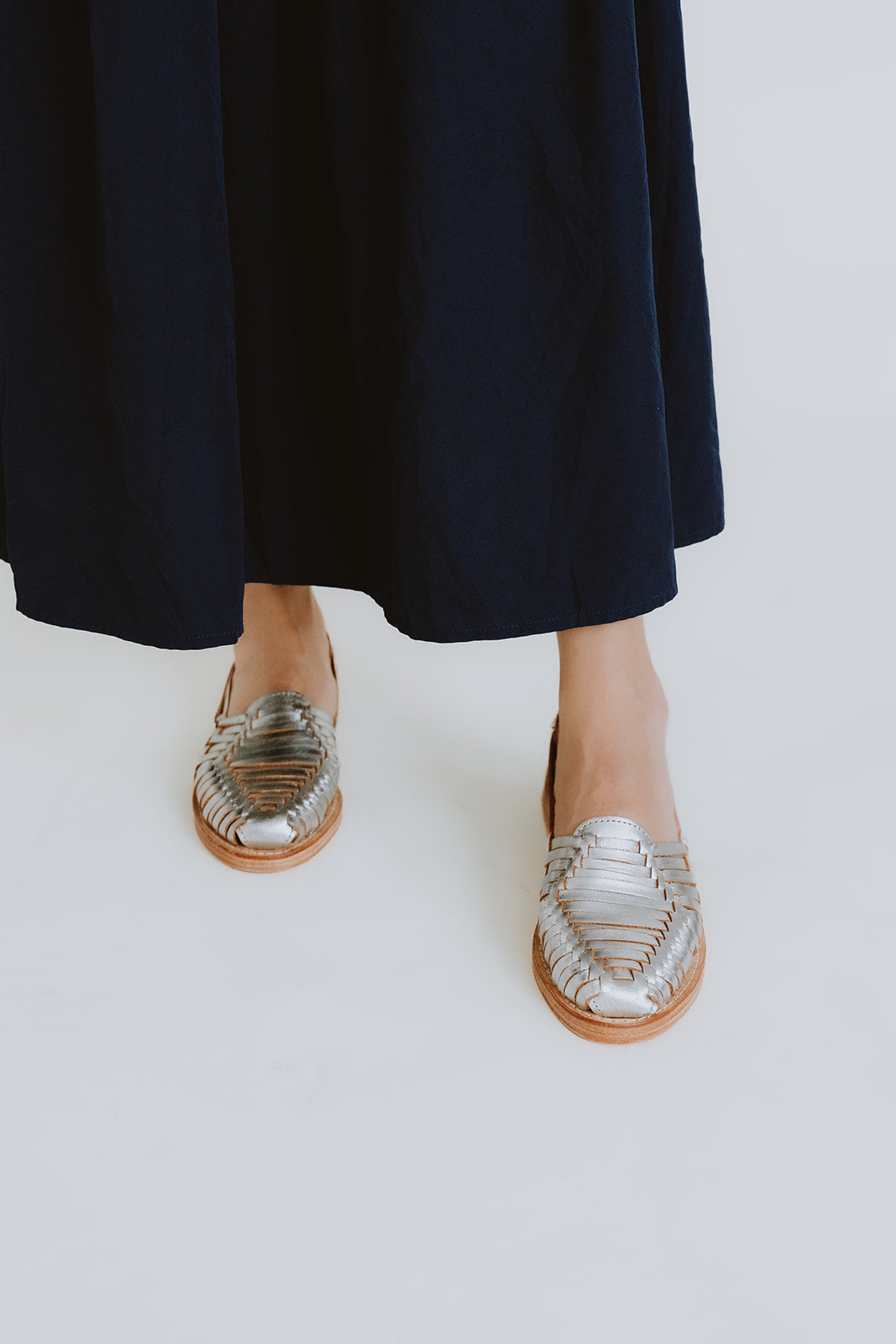 Huaraches MARIA PLATA metálico