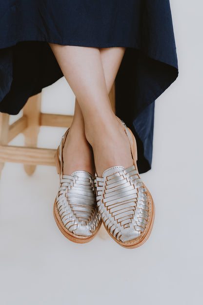 Huaraches MARIA PLATA metálico