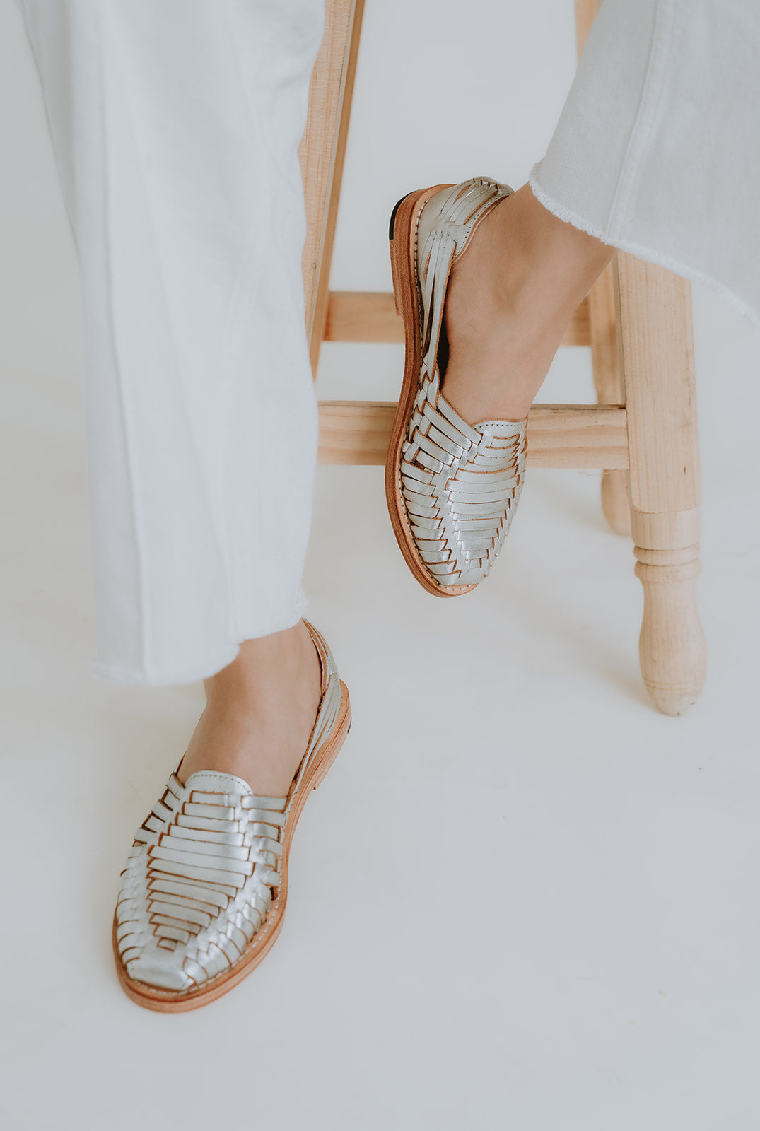 Huaraches MARIA PLATA metálico